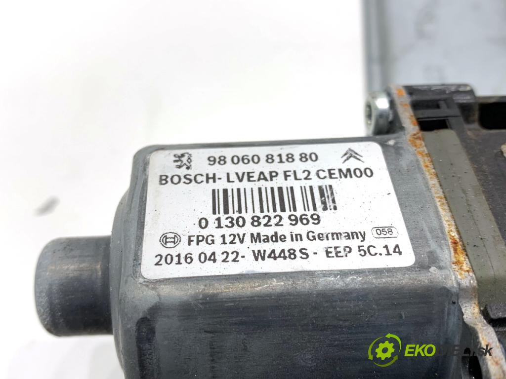 PEUGEOT 2008 I SUV 2016 96 kW 1.2 THP 130 / PureTech 130 1199 Mechanizmus okna ľavy predný 9806081880