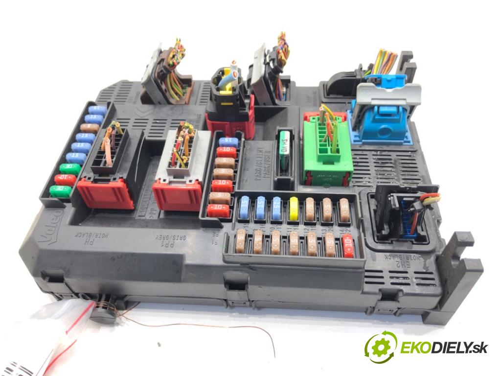 PEUGEOT 2008 I SUV 2016 96 kW 1.2 THP 130 / PureTech 130 1199 modul BSI 9807532080 (Pojistková skříňka)