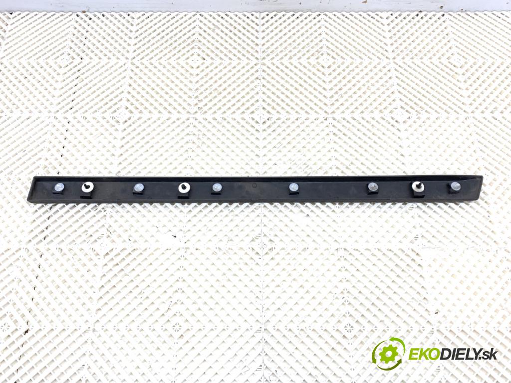 PEUGEOT 2008 I SUV 2016 96 kW 1.2 THP 130 / PureTech 130 1199 Lišta Dvere ľavy predný 9678407077