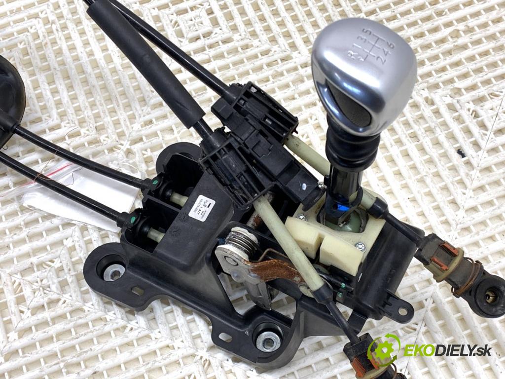 PEUGEOT 2008 I SUV 2016 96 kW 1.2 THP 130 / PureTech 130 1199 Kulisa 9806780680 (Rýchlostná páka (kulisa))