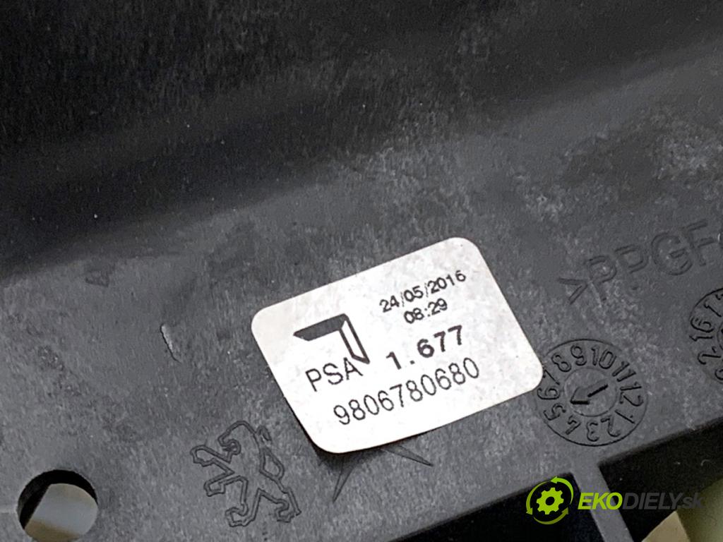 PEUGEOT 2008 I SUV 2016 96 kW 1.2 THP 130 / PureTech 130 1199 Kulisa 9806780680 (Rýchlostná páka (kulisa))