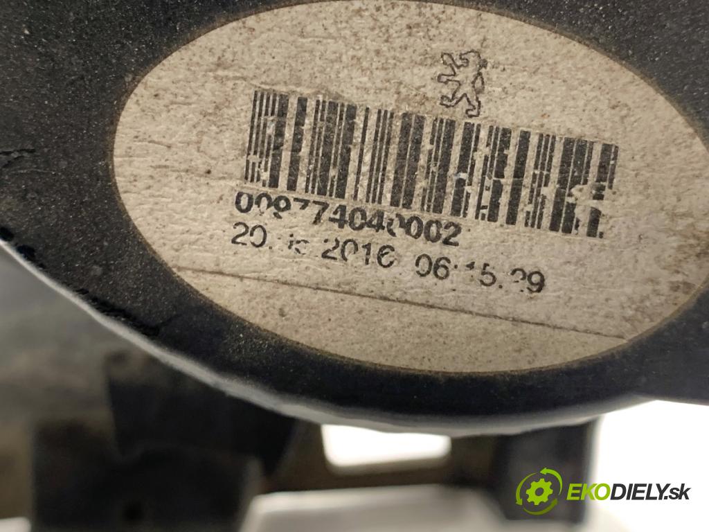 PEUGEOT 2008 I SUV 2016 96 kW 1.2 THP 130 / PureTech 130 1199 světlo nárazníka pravý zadní část