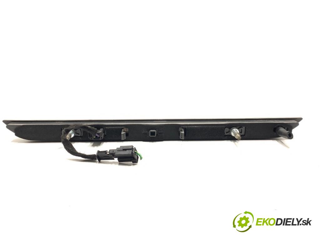 PEUGEOT 2008 I SUV 2016 96 kW 1.2 THP 130 / PureTech 130 1199 Svetlo brzdových svetiel 9688016380