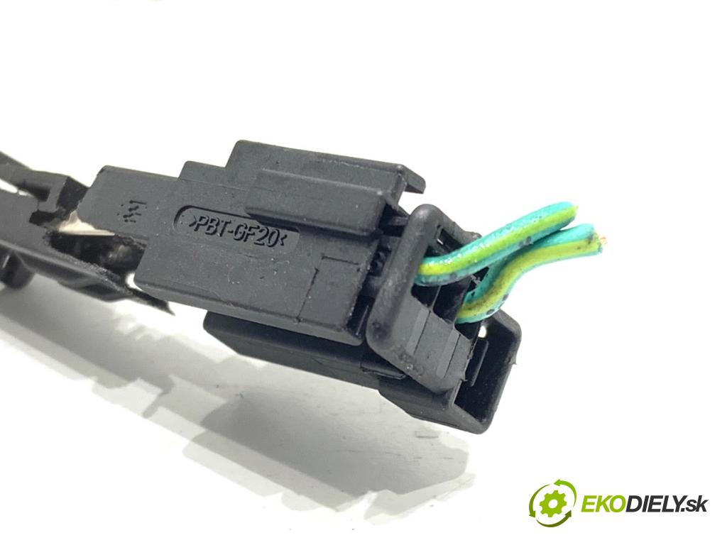 PEUGEOT 2008 I SUV 2016 96 kW 1.2 THP 130 / PureTech 130 1199 Svetlo brzdových svetiel 9688016380