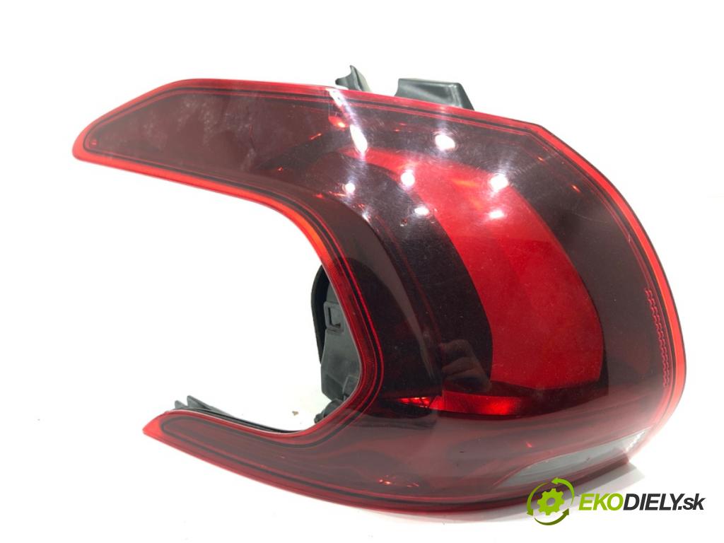 PEUGEOT 2008 I SUV 2016 96 kW 1.2 THP 130 / PureTech 130 1199 světlo pravý zadní část 9814747880