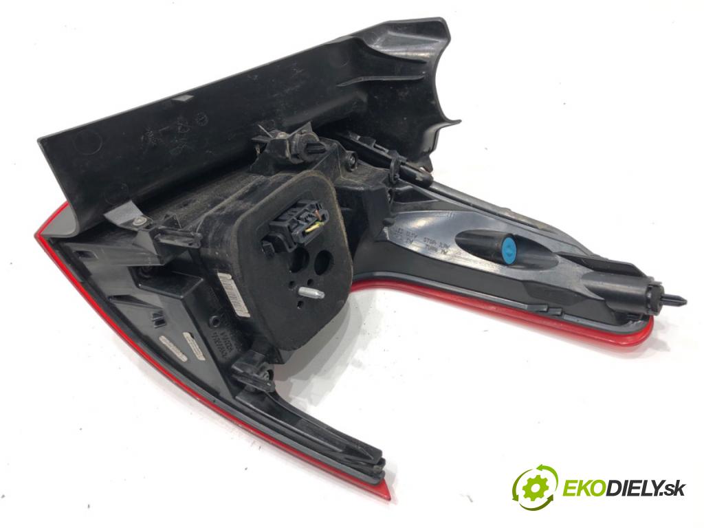 PEUGEOT 2008 I SUV 2016 96 kW 1.2 THP 130 / PureTech 130 1199 Svetlo pravy zad 9814747880