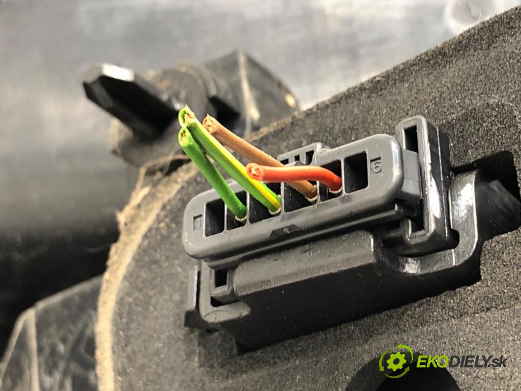 PEUGEOT 2008 I SUV 2016 96 kW 1.2 THP 130 / PureTech 130 1199 Svetlo ľavy zad 9814745980