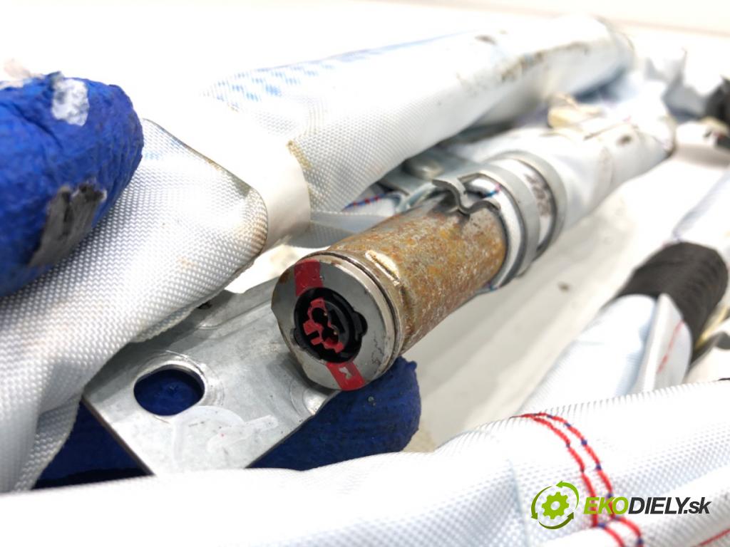 PEUGEOT 2008 I SUV 2016 96 kW 1.2 THP 130 / PureTech 130 1199 Stropný pravy 9804092280