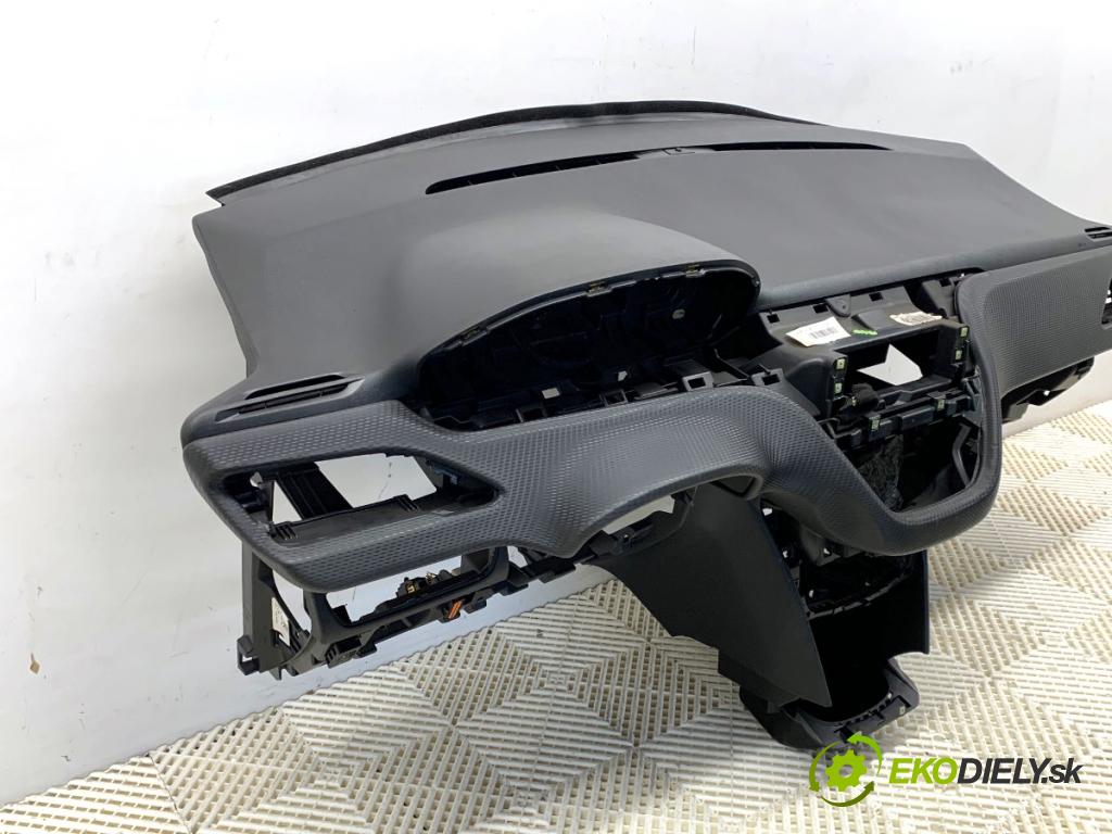 PEUGEOT 2008 I SUV 2016 96 kW 1.2 THP 130 / PureTech 130 1199 Palubná doska 98021008XM (Palubná doska)