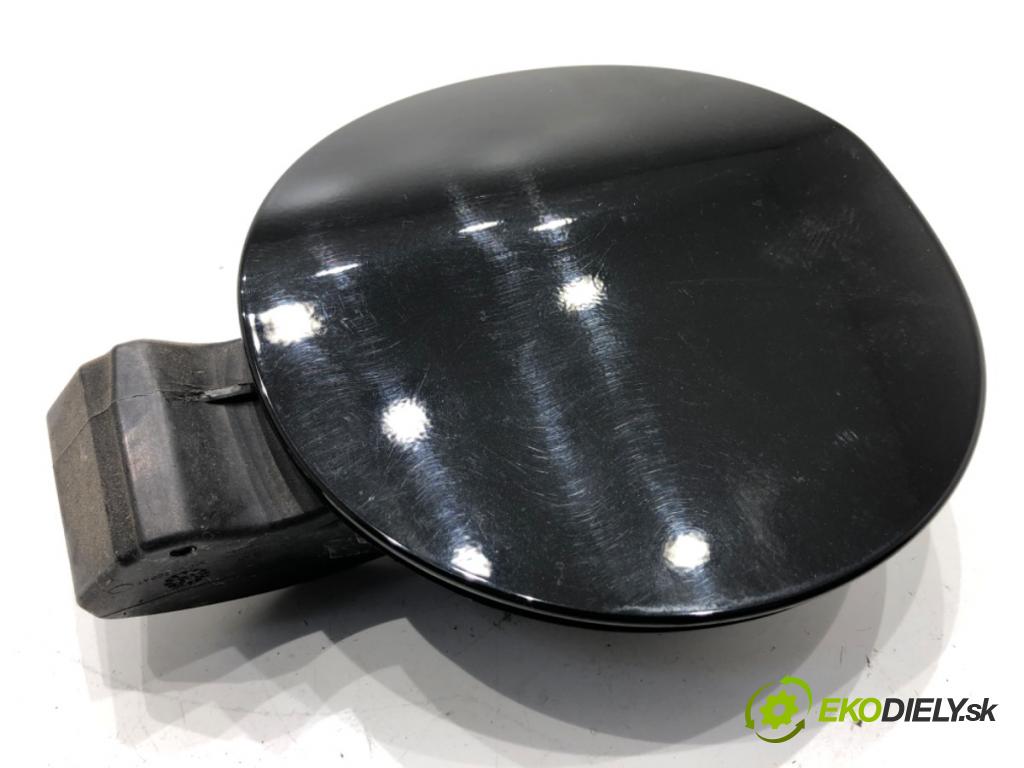 PEUGEOT 2008 I SUV 2016 96 kW 1.2 THP 130 / PureTech 130 1199 Dvierka nádrže paliva  (Kľučka dverí ostatné)