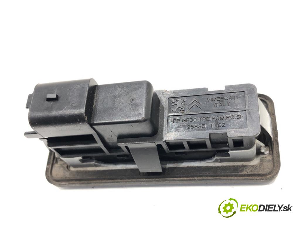 PEUGEOT 2008 I SUV 2016 96 kW 1.2 THP 130 / PureTech 130 1199 Kľučka dverí zad 95835T02