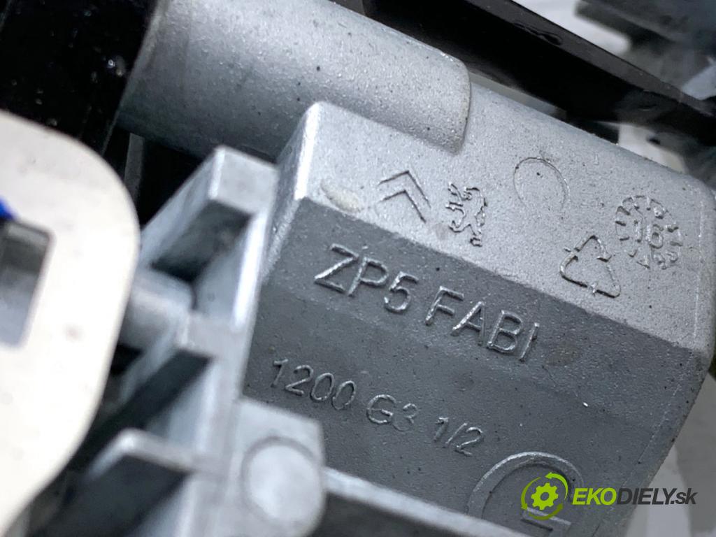 PEUGEOT 2008 I SUV 2016 96 kW 1.2 THP 130 / PureTech 130 1199 Kľučka vonkajšia ľavy predný