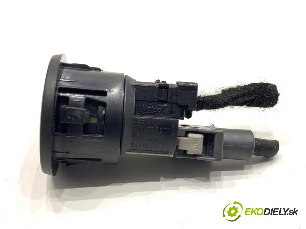 PEUGEOT 2008 I SUV 2016 96 kW 1.2 THP 130 / PureTech 130 1199 HNÍZDO: USB 9664795277