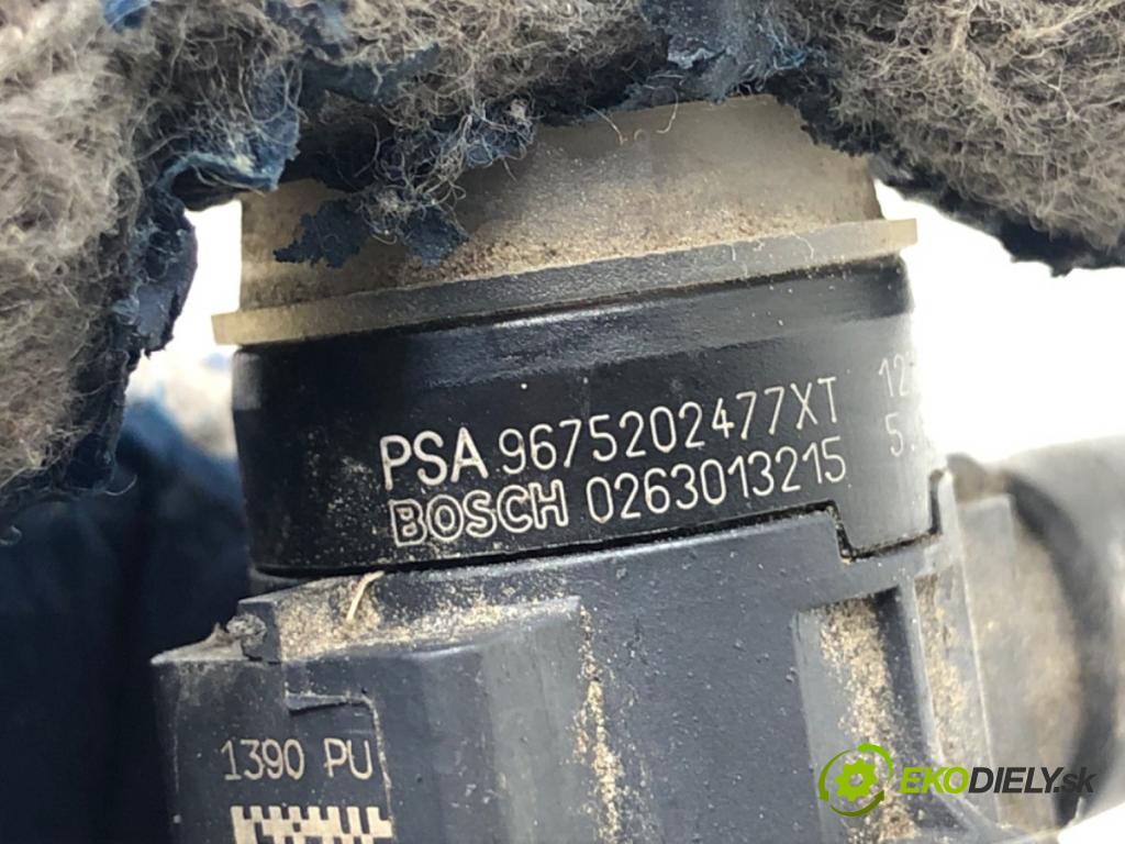 PEUGEOT 2008 I SUV 2016 96 kW 1.2 THP 130 / PureTech 130 1199 Snímač PDC 9675202477XT