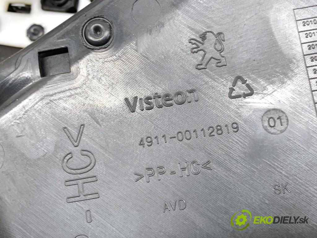 PEUGEOT 2008 I SUV 2016 96 kW 1.2 THP 130 / PureTech 130 1199 čalúnenie Dvere pravy predný