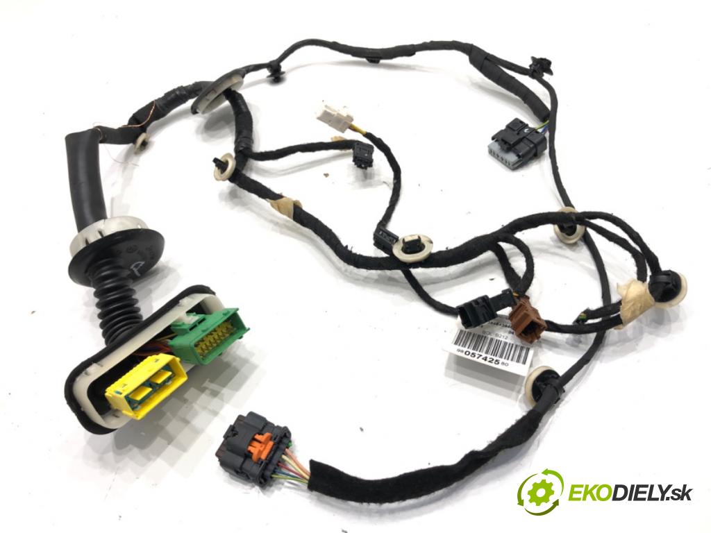 PEUGEOT 2008 I SUV 2016 96 kW 1.2 THP 130 / PureTech 130 1199 Káblovačka Dvere predný pravy 9805742580