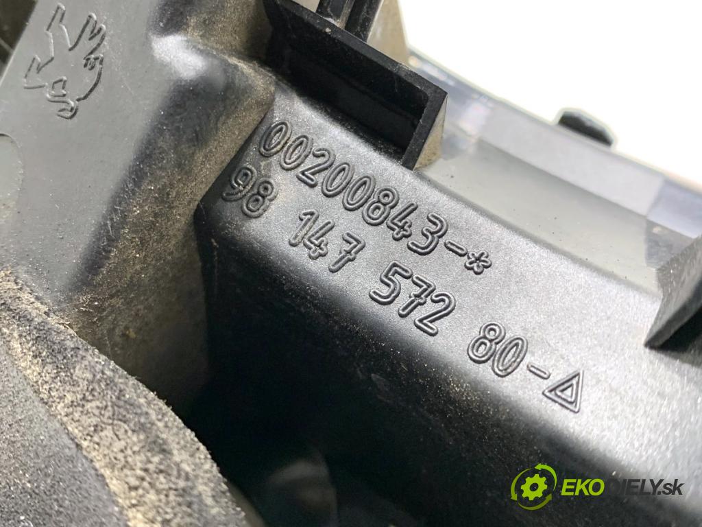 PEUGEOT 2008 I SUV 2016 96 kW 1.2 THP 130 / PureTech 130 1199 Svetlo zad pravá vnútorná 9814757280 (Kľučka dverí ostatné)