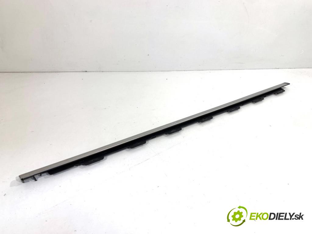 PEUGEOT 2008 I SUV 2016 96 kW 1.2 THP 130 / PureTech 130 1199 Lišta Sbírání: predný pravy