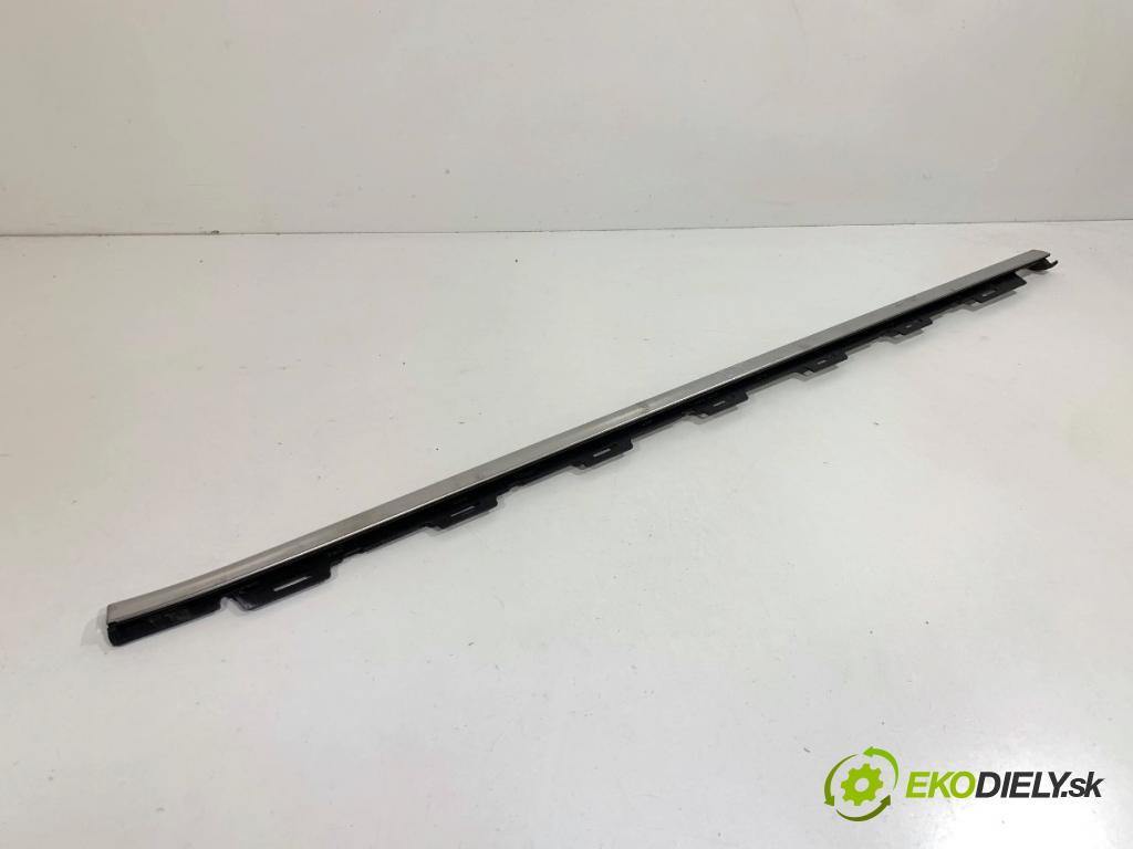 PEUGEOT 2008 I SUV 2016 96 kW 1.2 THP 130 / PureTech 130 1199 Lišta Sbírání: zad pravy