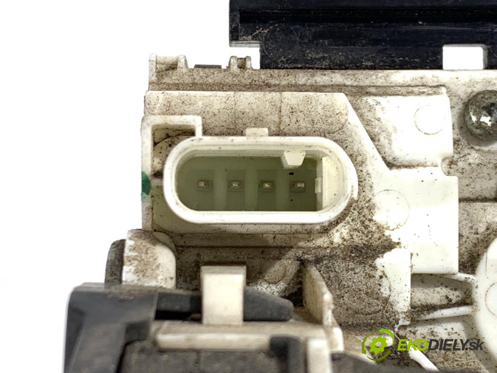 JEEP CHEROKEE KL SUV 2014 125 kW 2.0 CRD 4x4 1956 zámok Dvere ľavy zad P04589915AD