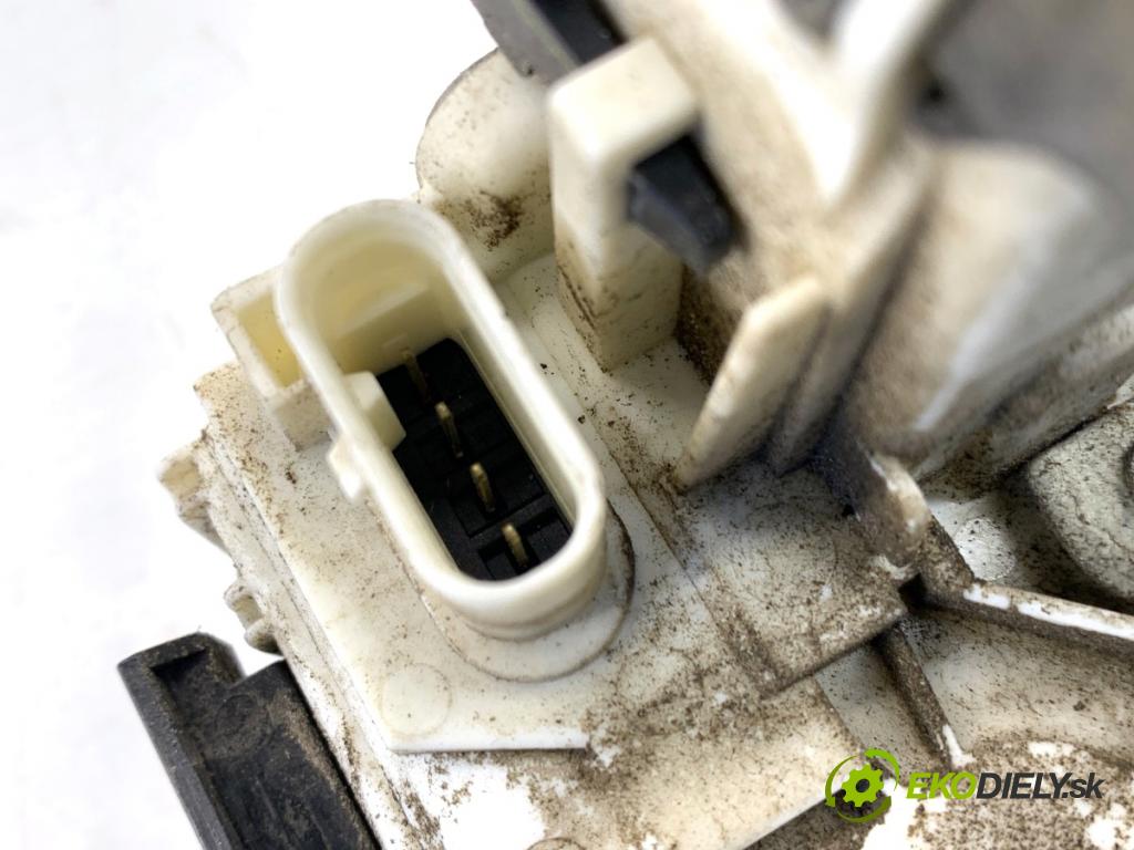 JEEP CHEROKEE KL SUV 2014 125 kW 2.0 CRD 4x4 1956 zámok Dvere pravy predný