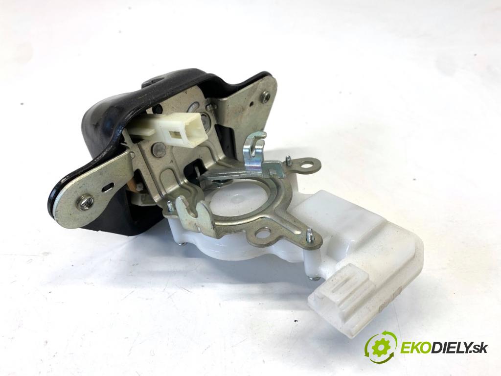 JEEP CHEROKEE KL SUV 2014 125 kW 2.0 CRD 4x4 1956 zámok dverí zad