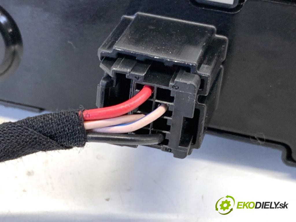 JEEP CHEROKEE KL SUV 2014 125 kW 2.0 CRD 4x4 1956 Spínač svetiel výstražných (núdzových) P68164099AB (Prepínacie páčky pod volantom)