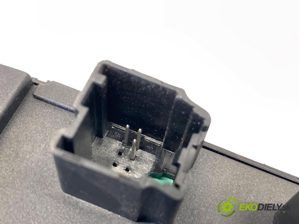 JEEP CHEROKEE KL SUV 2014 125 kW 2.0 CRD 4x4 1956 Prepínač okien  (Prepínacie páčky pod volantom)