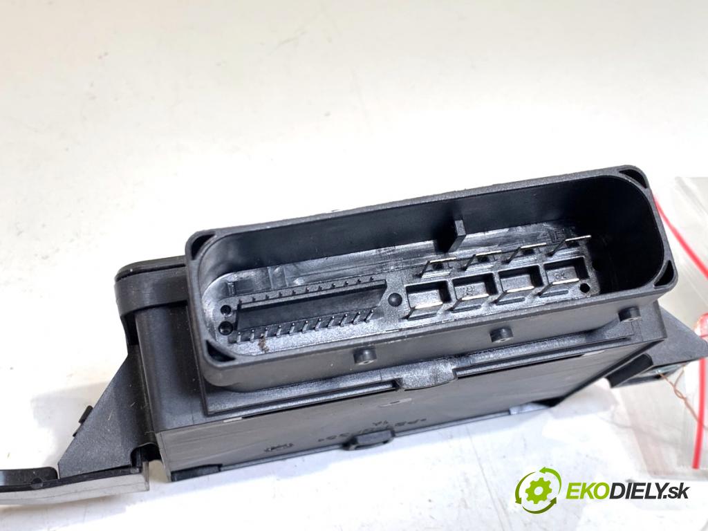 JEEP CHEROKEE KL SUV 2014 125 kW 2.0 CRD 4x4 1956 Modul brzdy ručnej brzdy 68241546AA