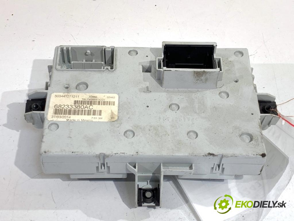 JEEP CHEROKEE KL SUV 2014 125 kW 2.0 CRD 4x4 1956 Modul BSI 68233380AC (Poistková skrinka)