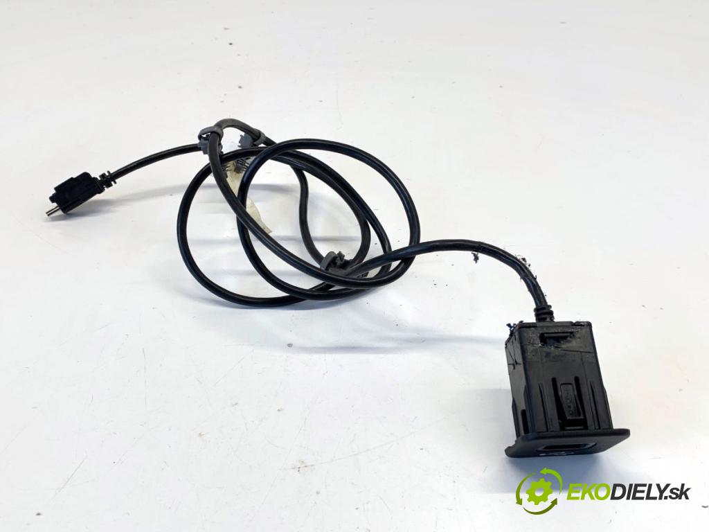 JEEP CHEROKEE KL SUV 2014 125 kW 2.0 CRD 4x4 1956 HNÍZDO: USB 68145140AC