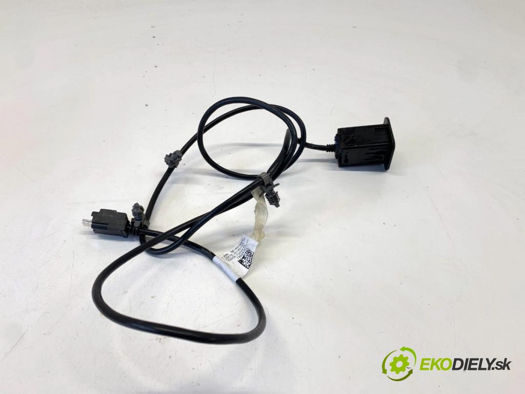 JEEP CHEROKEE KL SUV 2014 125 kW 2.0 CRD 4x4 1956 HNÍZDO: USB 68145140AC