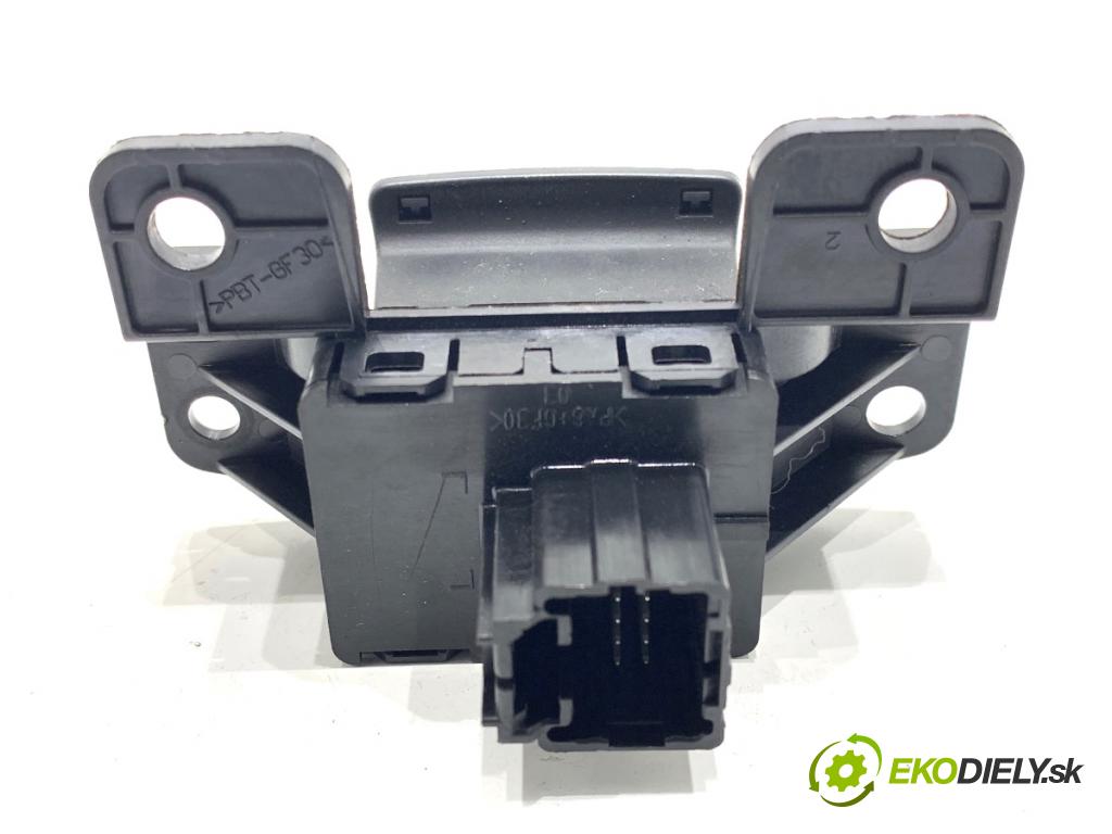 JEEP CHEROKEE KL SUV 2014 125 kW 2.0 CRD 4x4 1956 Spínač Kulisa brzdy ručnej brzdy P68141759AA