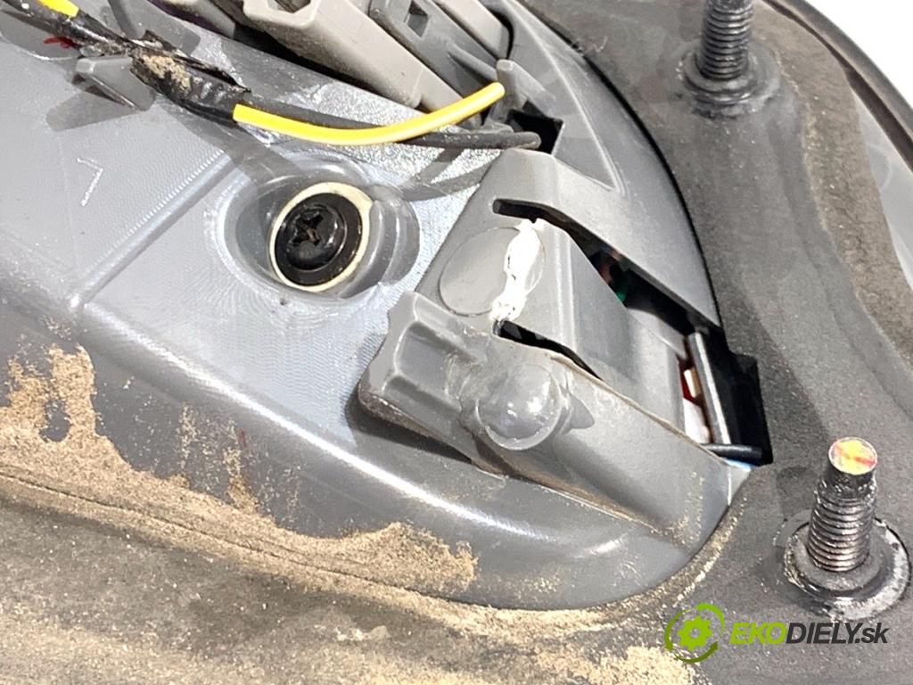 JEEP CHEROKEE KL SUV 2014 125 kW 2.0 CRD 4x4 1956 světlo zadní část levá strana vnitřní 68102921AC (Klika dveří ostatní)