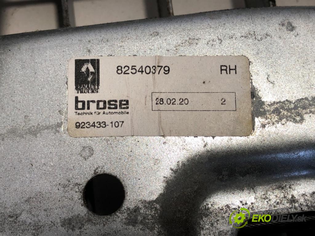 RENAULT TRUCKS T Platforma / podwozie 2020 338 kW T460 338 kW [460 KM] olej napędowy 2013 - 2022 10837 Mechanizmus okna pravy predný 82540379