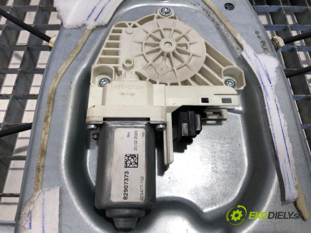 RENAULT TRUCKS T Platforma / podwozie 2020 338 kW T460 338 kW [460 KM] olej napędowy 2013 - 2022 10837 Mechanizmus okna pravy predný 82540379