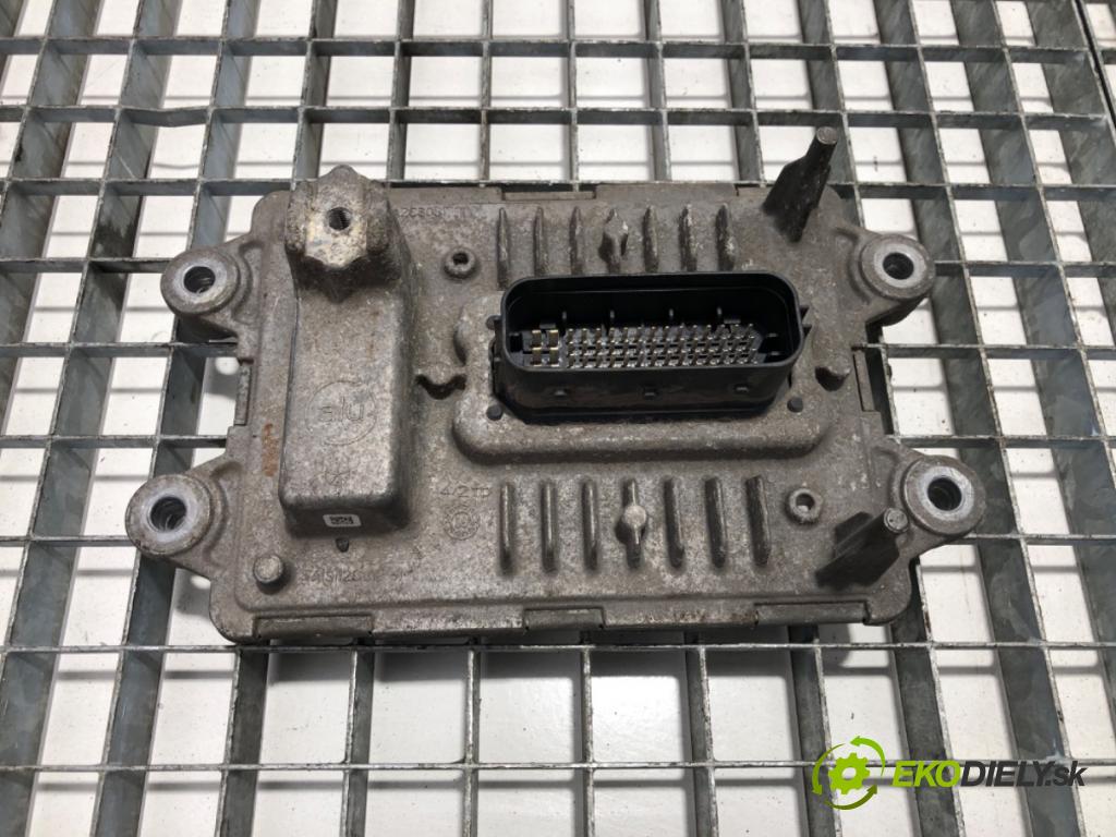 RENAULT TRUCKS T Platforma / podwozie 2020 338 kW T460 338 kW [460 KM] olej napędowy 2013 - 2022 10837 Riadiaca jednotka SCR: 22449430