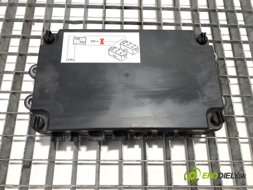 RENAULT TRUCKS T Platforma / podwozie 2020 338 kW T460 338 kW [460 KM] olej napędowy 2013 - 2022 10837 Skrinka poistková 21717590 (Poistková skrinka)