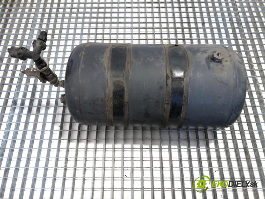 RENAULT TRUCKS T Platforma / podwozie 2020 338 kW T460 338 kW [460 KM] olej napędowy 2013 - 2022 10837 nádržka vzduchu 7421187791 (Kryt vzduchového filtru)