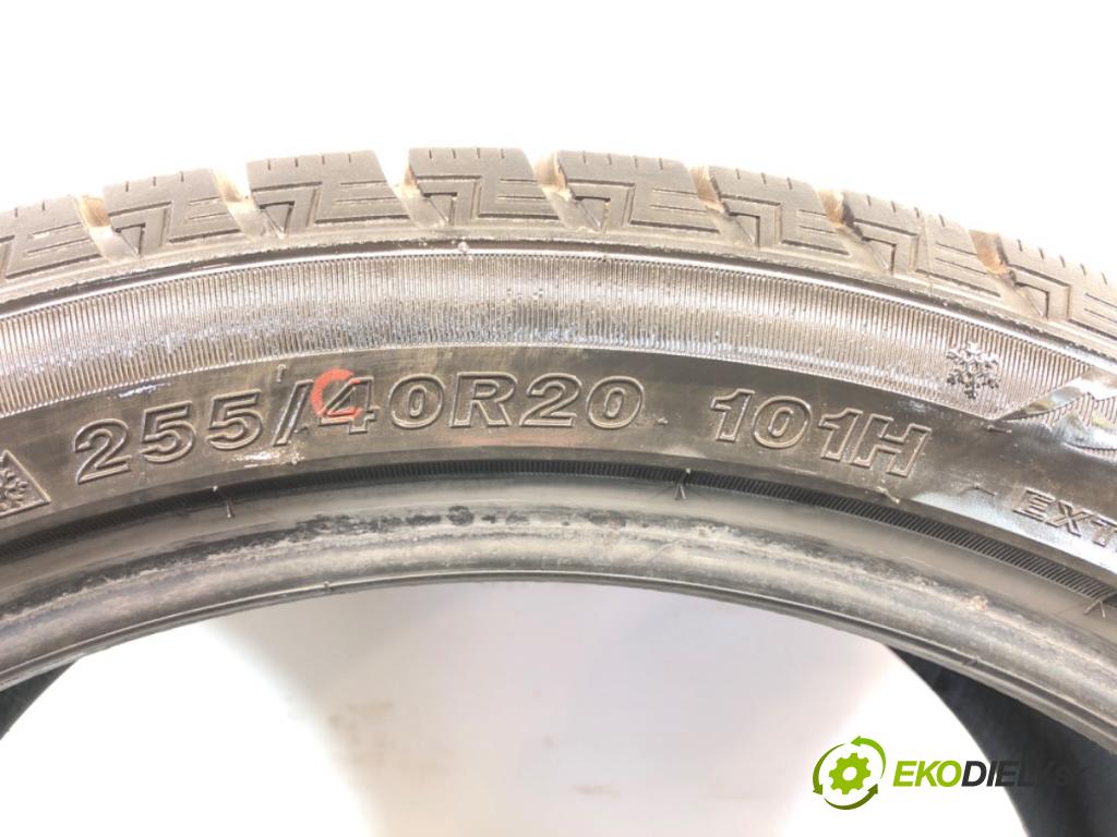 --- ---      PNEUMATIKA: zima 1X 255/40 20" GOODRIDE