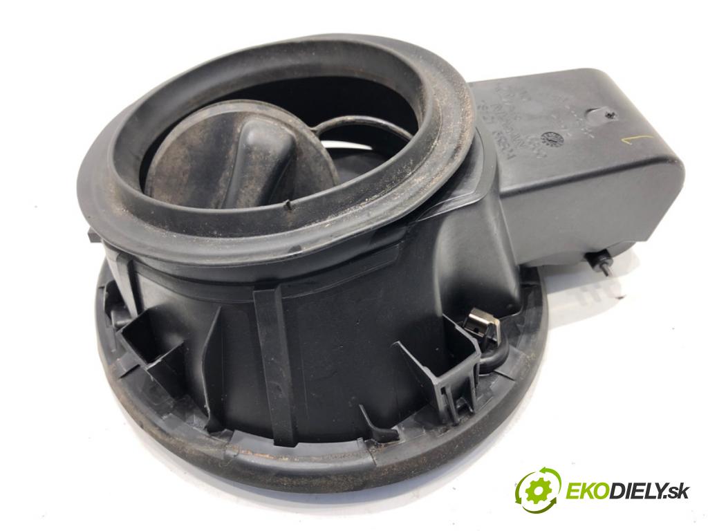 NISSAN MICRA K14 liftback 2020 74 kW 1.0 IG-T 100 999 Dvierka nádrže paliva  (Kľučka dverí ostatné)