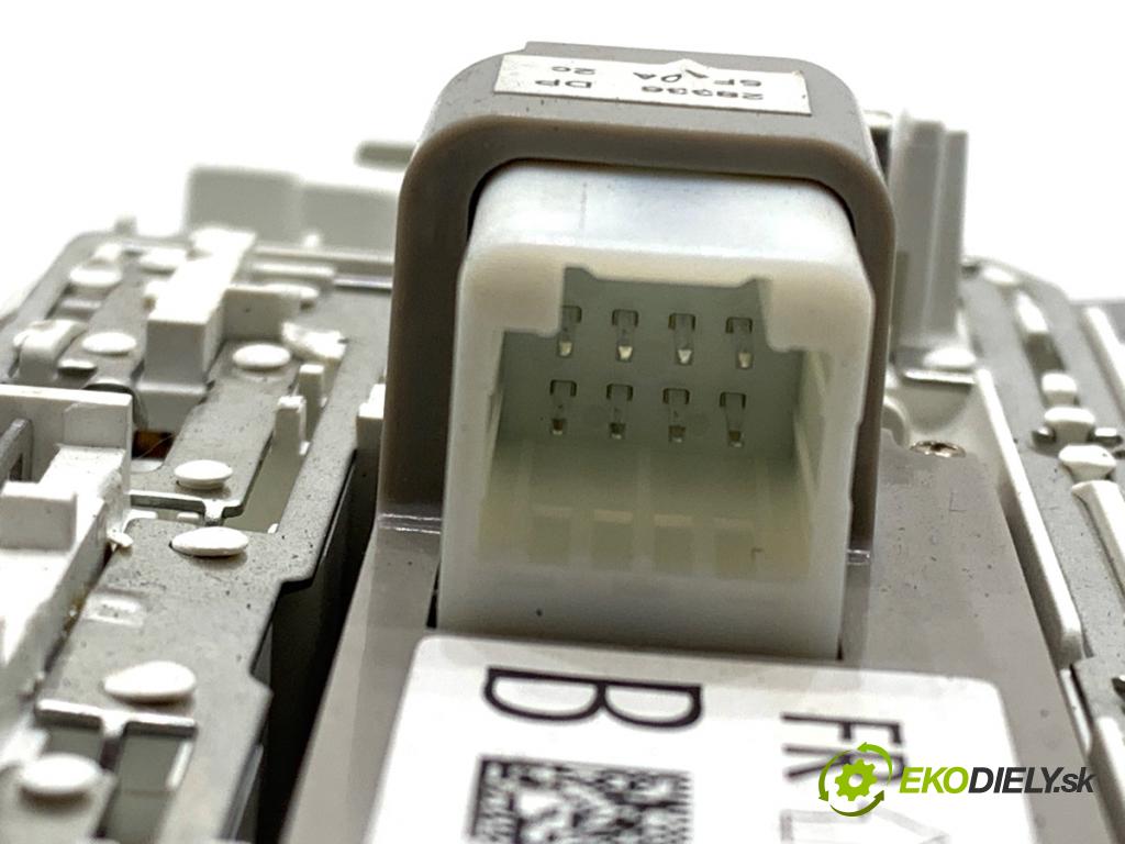 NISSAN MICRA K14 liftback 2020 74 kW 1.0 IG-T 100 999 Svetlo stropné 264305TA0A