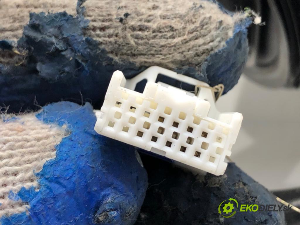 NISSAN MICRA K14 liftback 2020 74 kW 1.0 IG-T 100 999 zpětné zrcátko levý