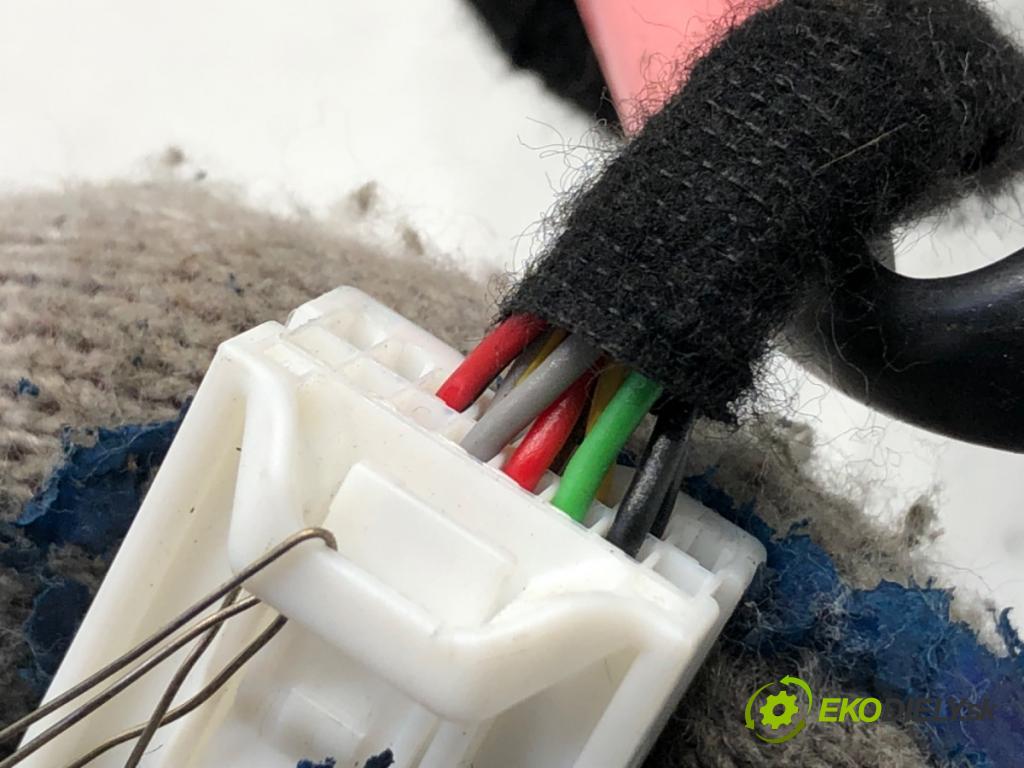 NISSAN MICRA K14 liftback 2020 74 kW 1.0 IG-T 100 999 zpětné zrcátko levý