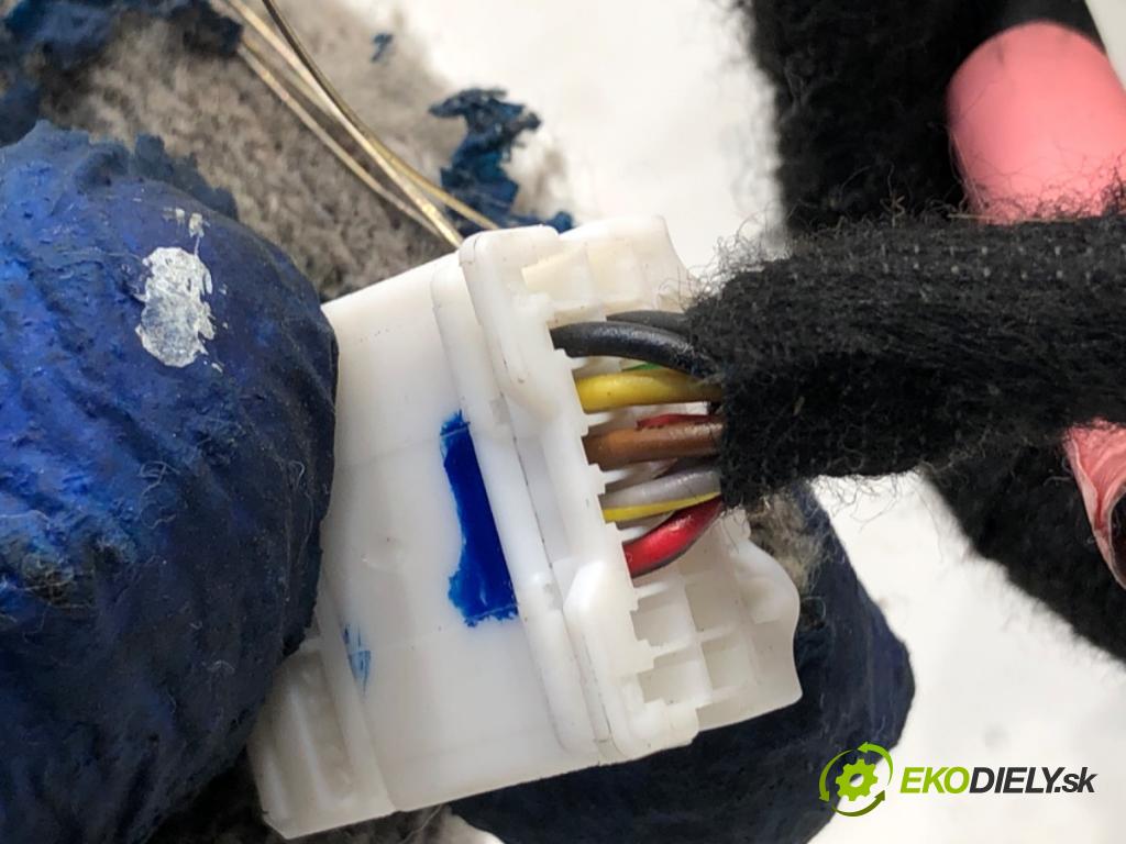 NISSAN MICRA K14 liftback 2020 74 kW 1.0 IG-T 100 999 zpětné zrcátko levý