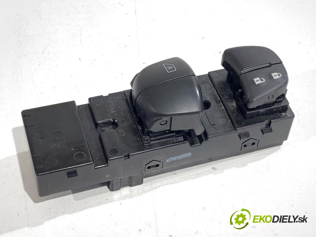 NISSAN MICRA K14 liftback 2020 74 kW 1.0 IG-T 100 999 přepínač oken  (Páčky pod volantem)