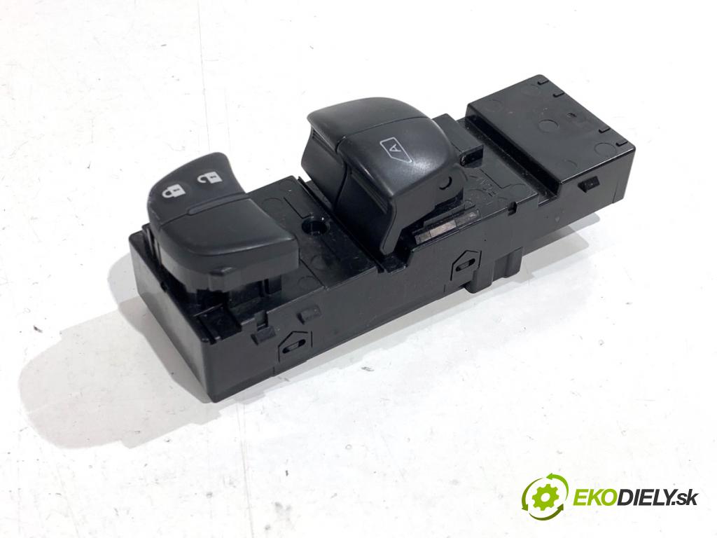 NISSAN MICRA K14 liftback 2020 74 kW 1.0 IG-T 100 999 Prepínač okien  (Prepínacie páčky pod volantom)