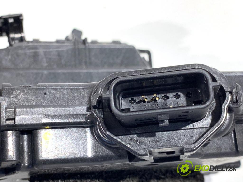 NISSAN MICRA K14 liftback 2020 74 kW 1.0 IG-T 100 999 zámok Dvere pravy predný 805005FA0A