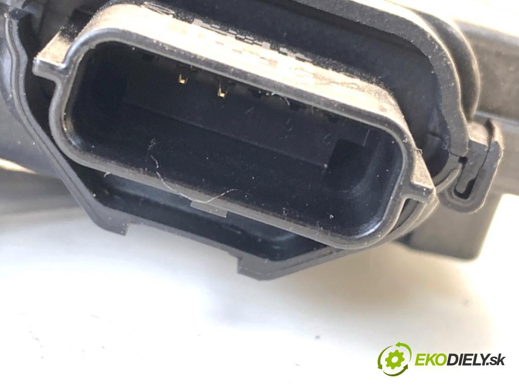 NISSAN MICRA K14 liftback 2020 74 kW 1.0 IG-T 100 999 zámok Dvere pravy zad 825005FA0A