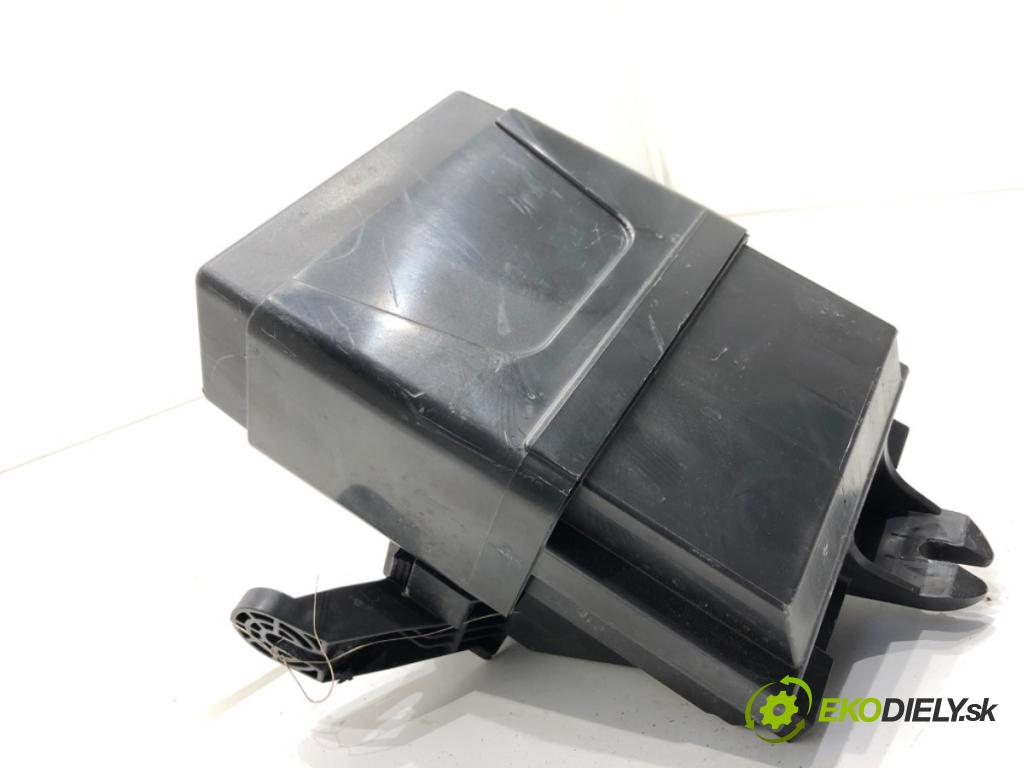 NISSAN MICRA K14 liftback 2020 74 kW 1.0 IG-T 100 999 skříňka poistková  (Pojistková skříňka)